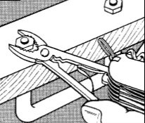 Utiliser la pince multi usage du couteau suisse Victorinox pour serrer un écrou ou un boulon