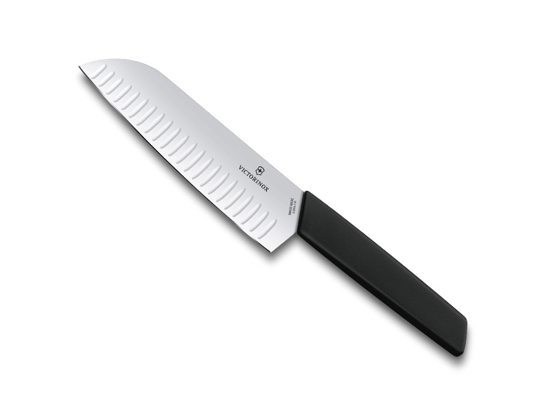 Santoku Victorinox Swiss Modern lame 17 cm alvéolée - manche noir